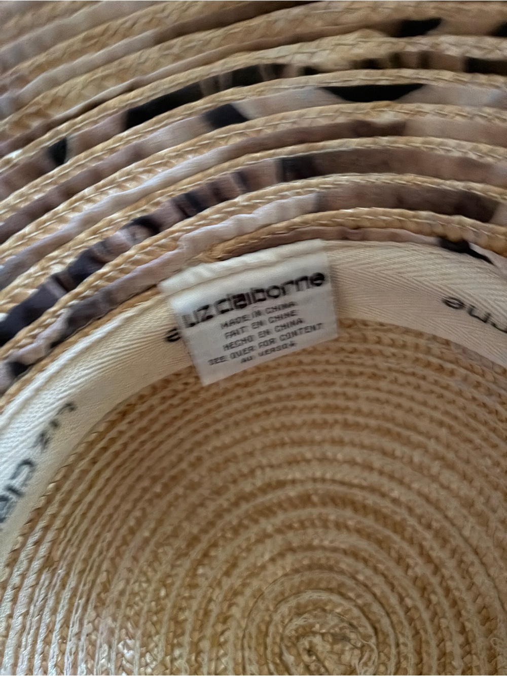 Like new Liz Claiborne size Small 6 7/8 Woven Straw Cloche Sun Hat. Classic - Picture 3 of 7